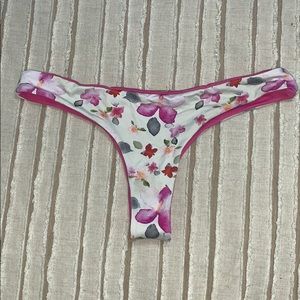 Reverse bikini bottoms